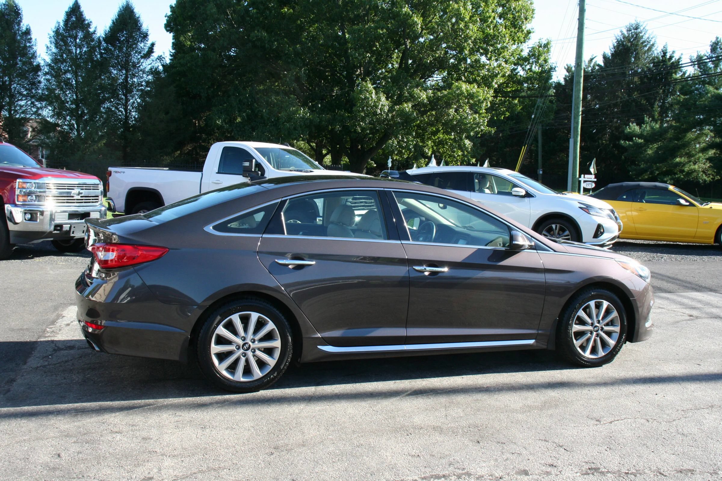 Used 2016 Hyundai Sonata Limited w/ Option Group 05 FWD image 4