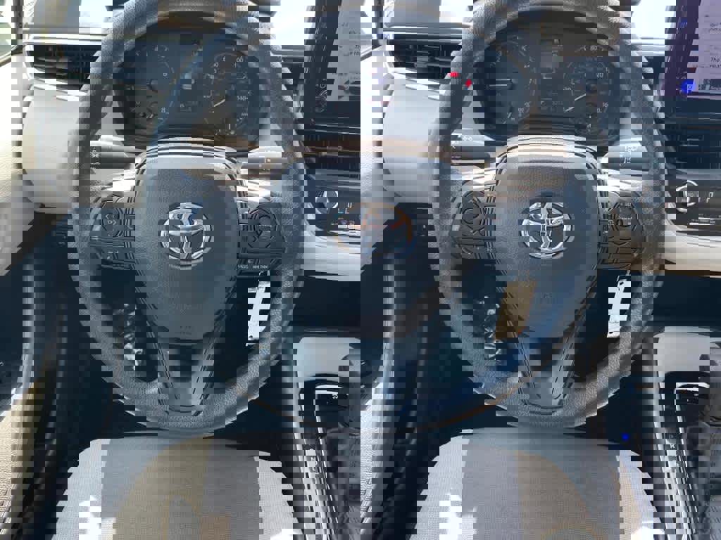 Used 2024 Toyota Corolla LE image 6