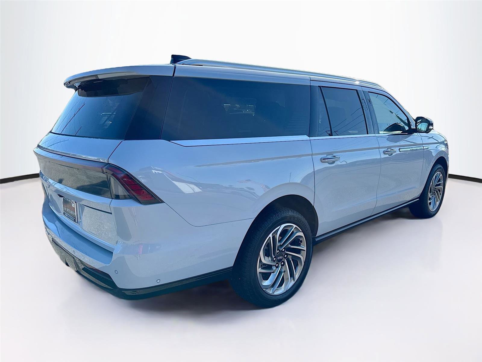 Used 2025 Lincoln Navigator L Reserve image 5