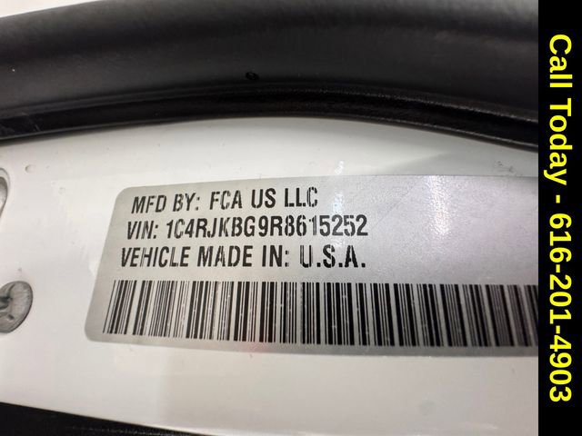 Used 2024 Jeep Grand Cherokee L Limited w/ Black Appearance Package image 27