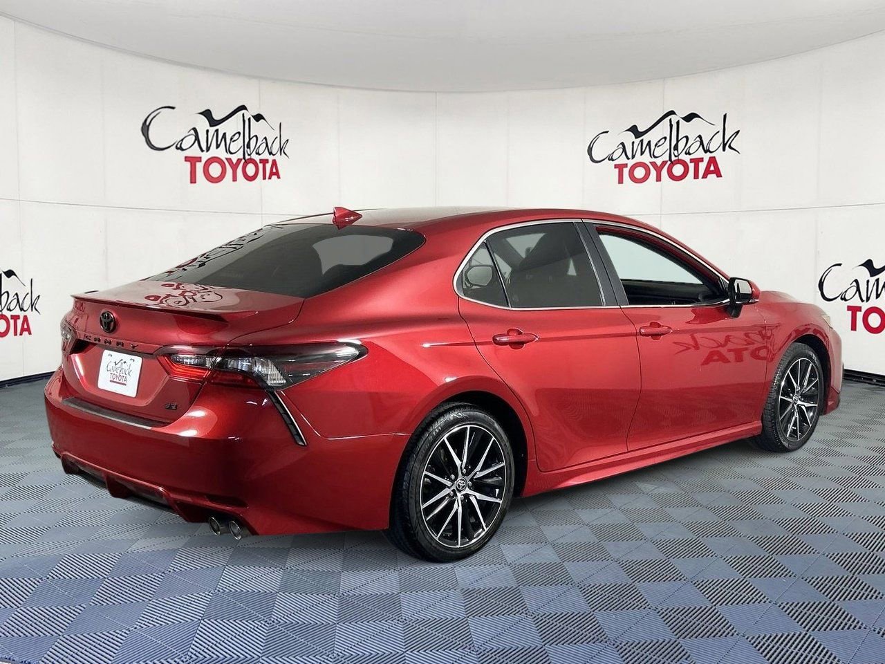 Used 2023 Toyota Camry SE w/ Convenience Package FWD image 8