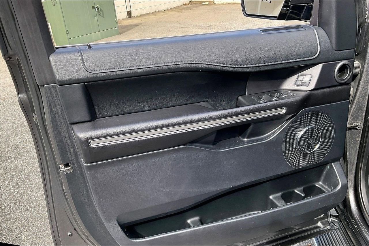 Used 2018 Ford Expedition XLT w/ Equipment Group 202A image 29