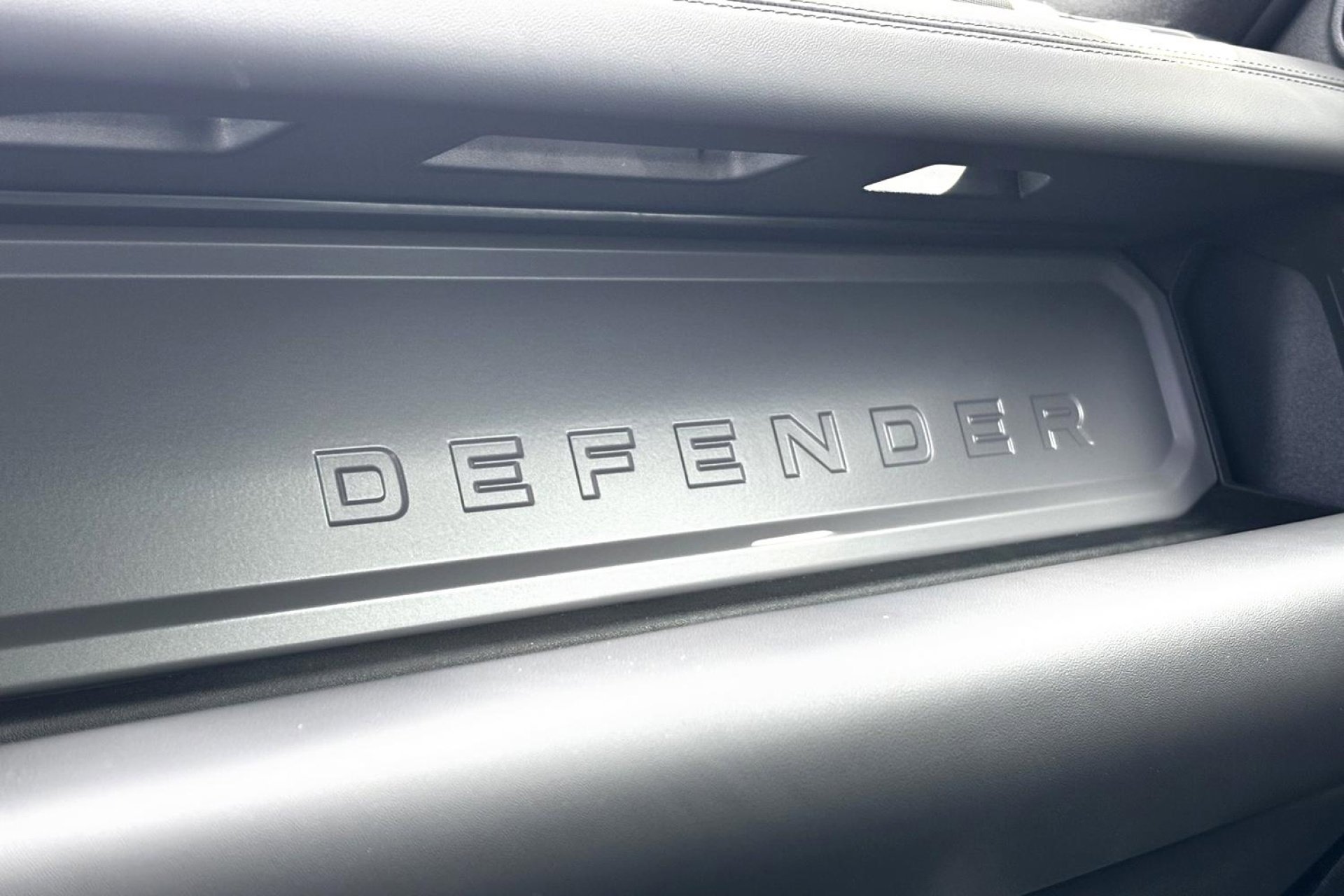 Used 2025 Land Rover Defender 110 X image 21