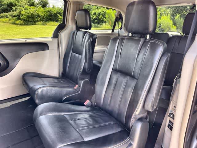 Used 2015 Chrysler Town & Country Touring w/ Driver Convenience Group FWD image 14