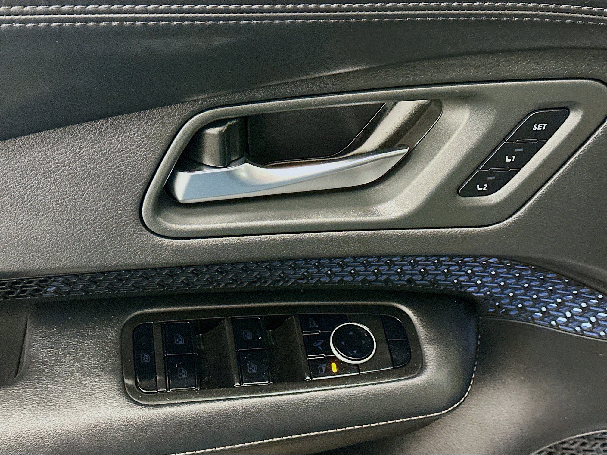 Used 2024 Nissan Ariya AWD image 15