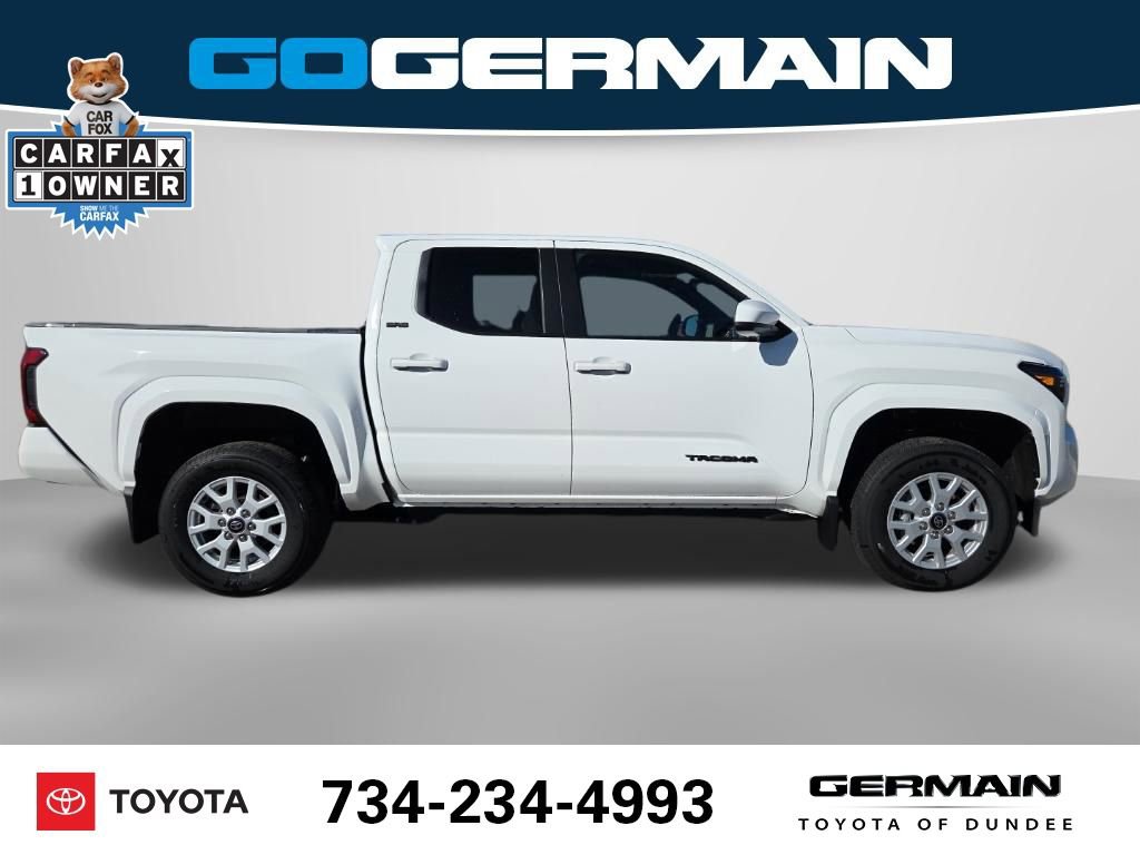 Used 2025 Toyota Tacoma SR5 AWD/4WD image 7
