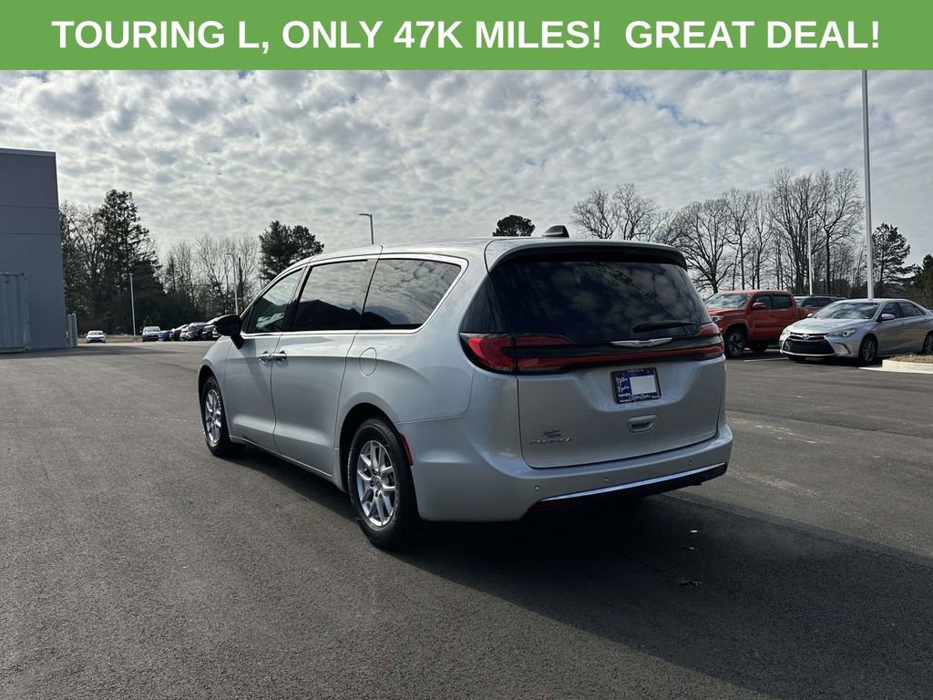 Used 2024 Chrysler Pacifica Touring-L FWD image 26