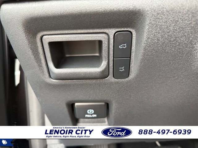 Used 2025 Ford Expedition Active RWD image 19
