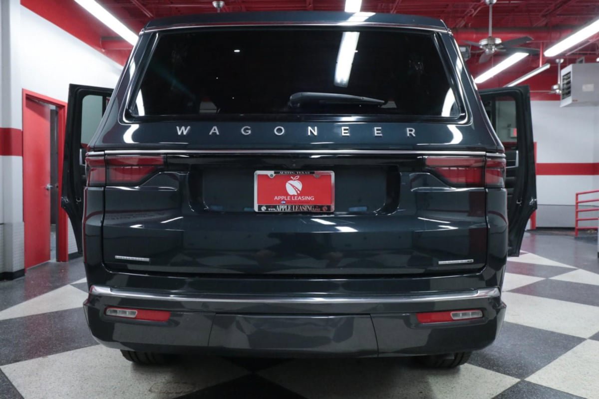Used 2022 Jeep Wagoneer Series I w/ Premium Group I AWD/4WD image 34