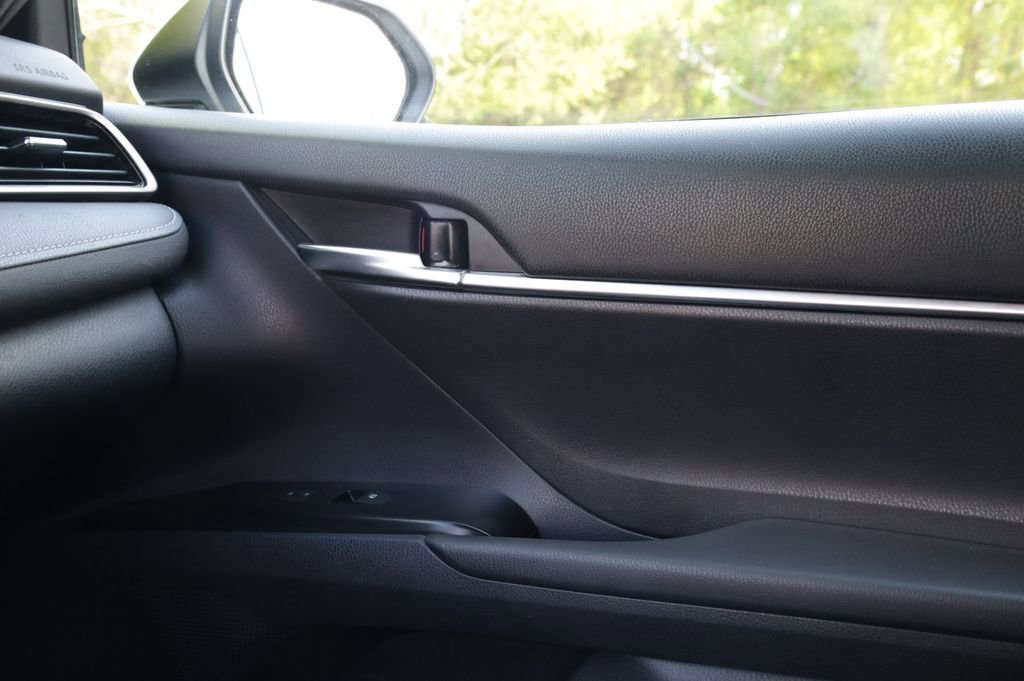 Used 2019 Toyota Camry SE image 11