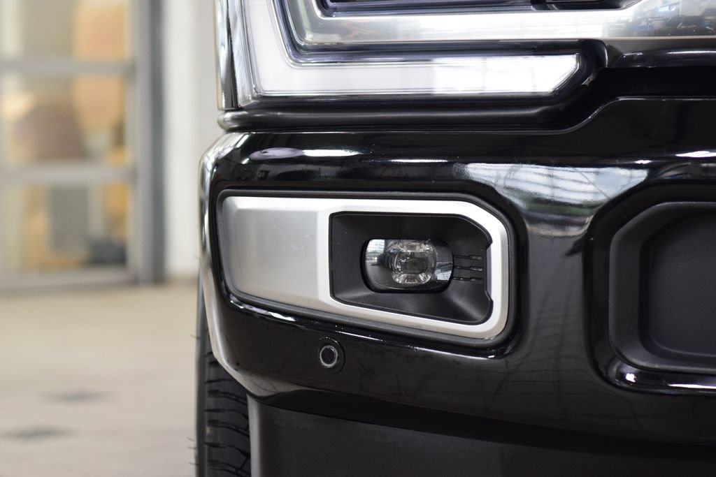 Used 2024 Ford F350 Platinum w/ FX4 Off-Road Package AWD/4WD image 12