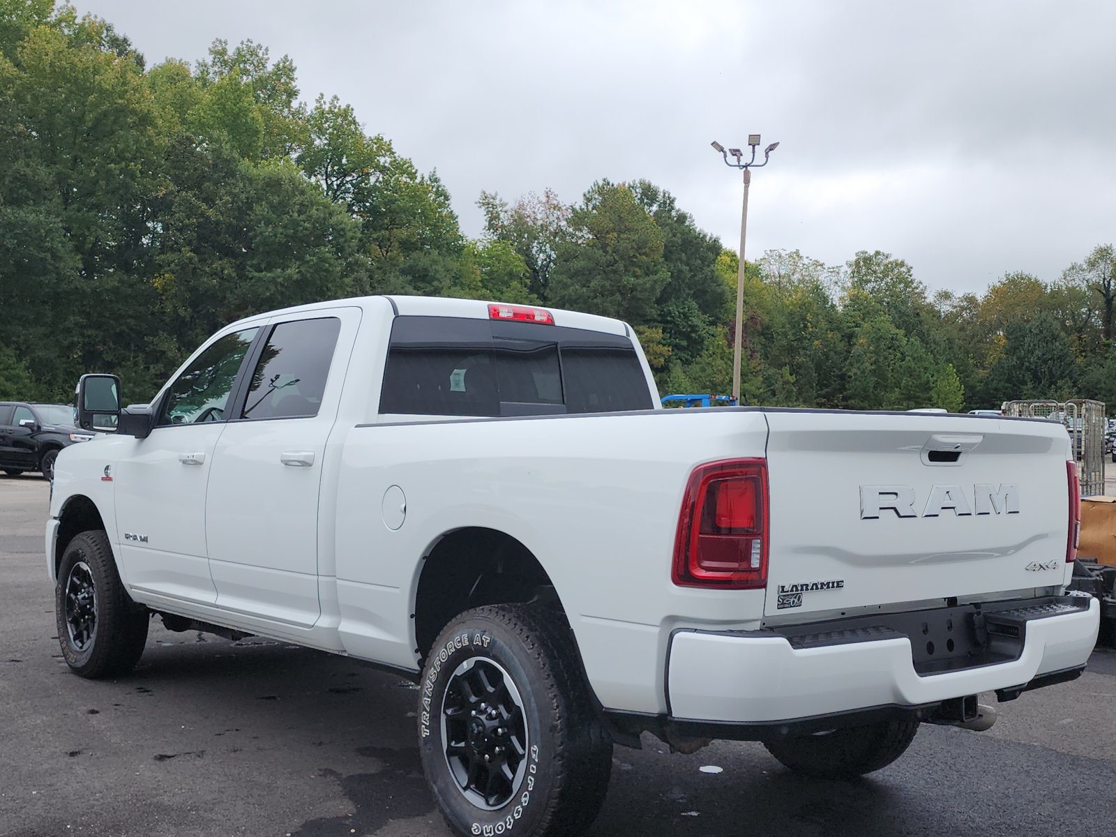 Used 2026 RAM 2500 Laramie AWD/4WD image 3