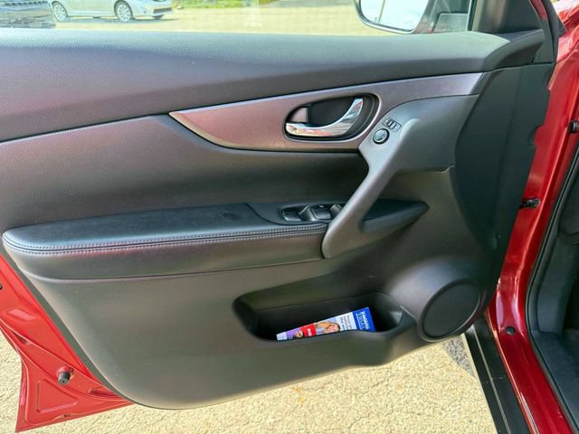 Used 2016 Nissan Rogue SV FWD image 15