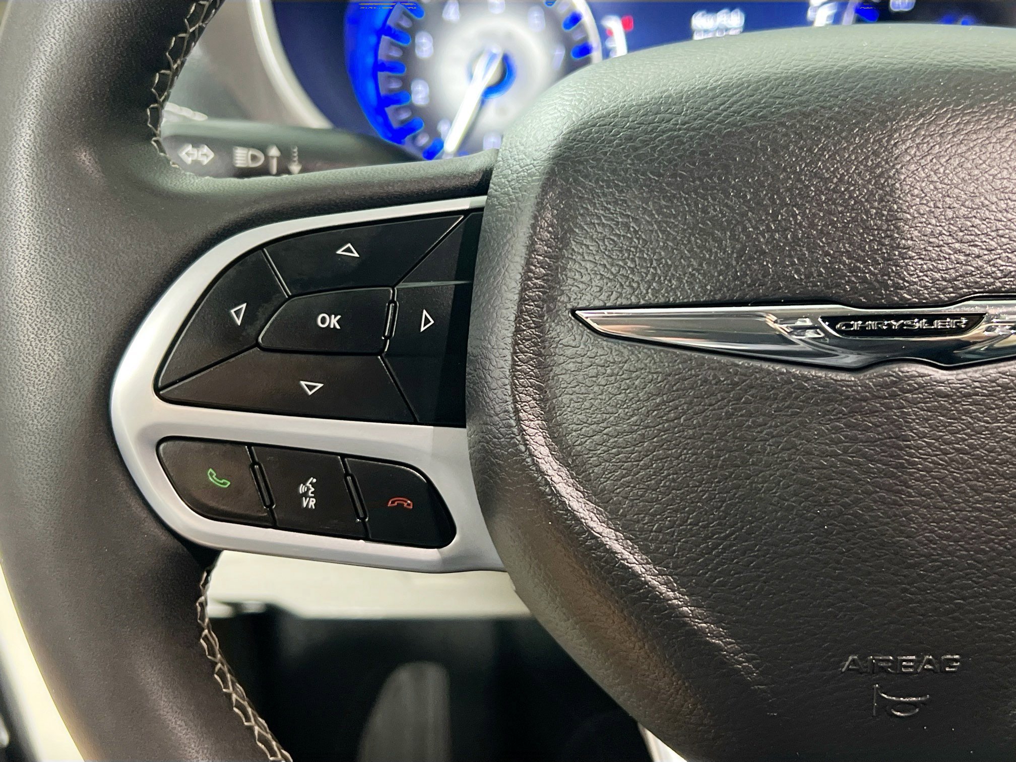 Used 2023 Chrysler Pacifica Touring-L FWD image 18