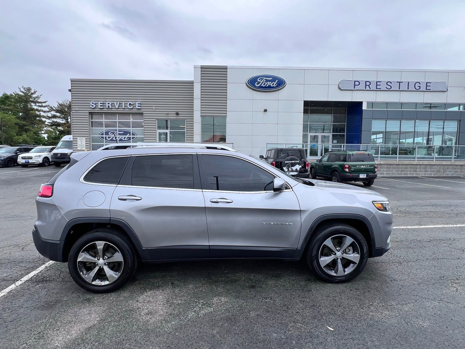 Used 2019 Jeep Cherokee Limited AWD/4WD image 9