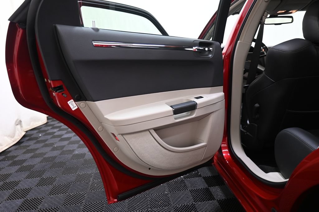 Used 2007 Chrysler 300 SRT8 RWD image 19