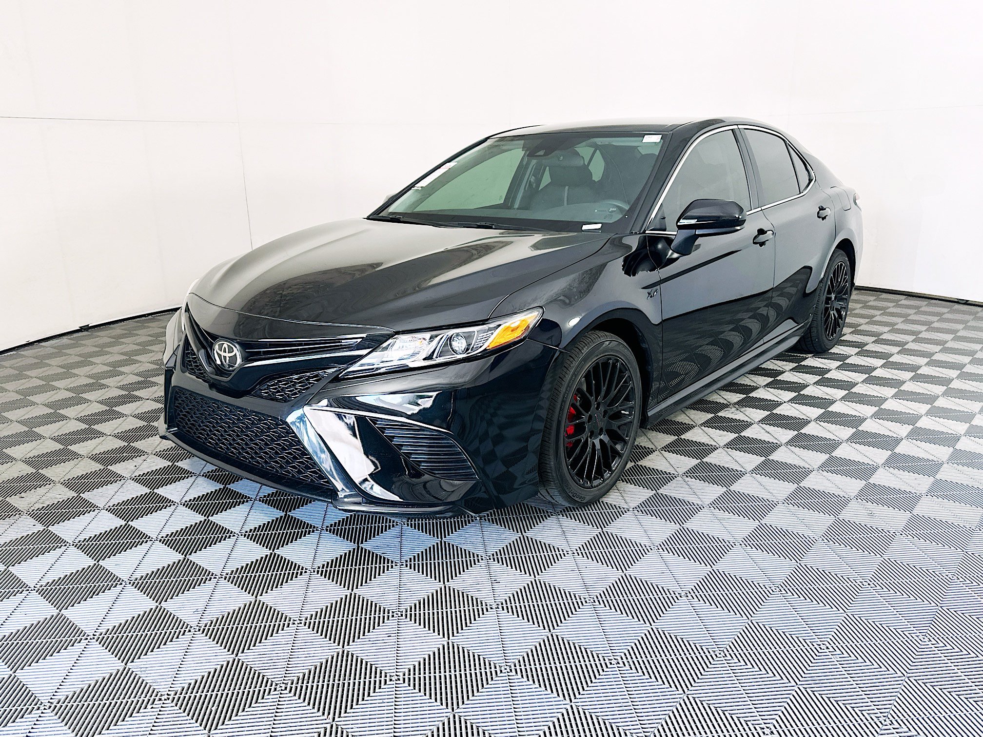 Used 2020 Toyota Camry SE FWD image 7