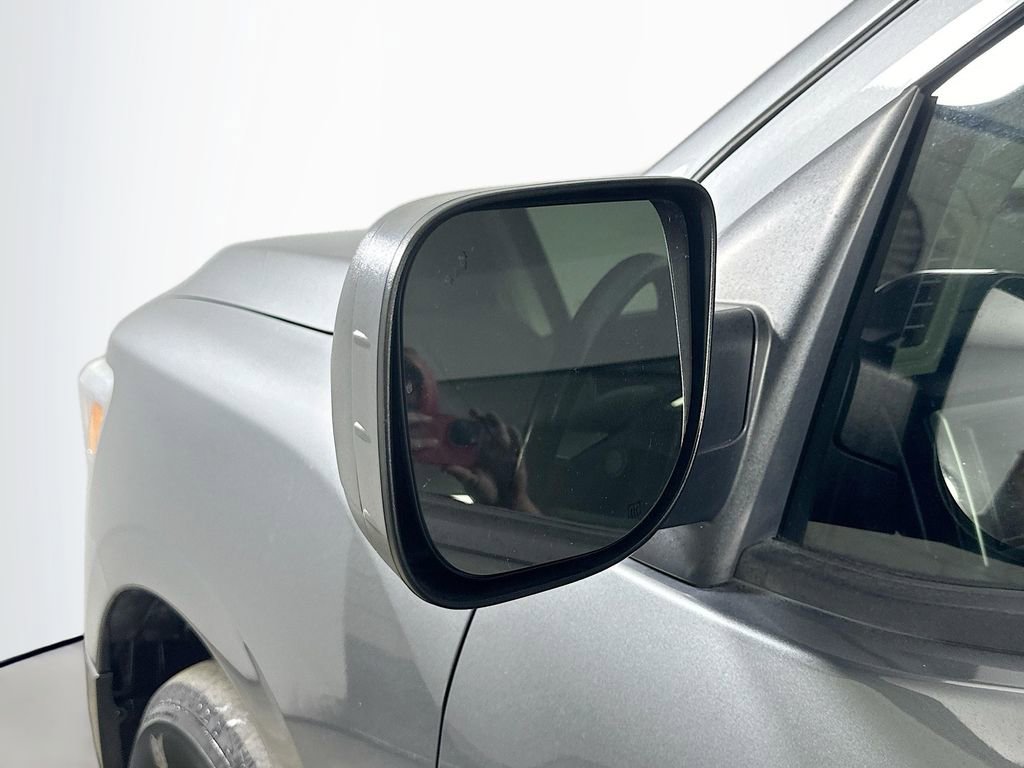Used 2021 Nissan Titan SV w/ SV Convenience Package image 37