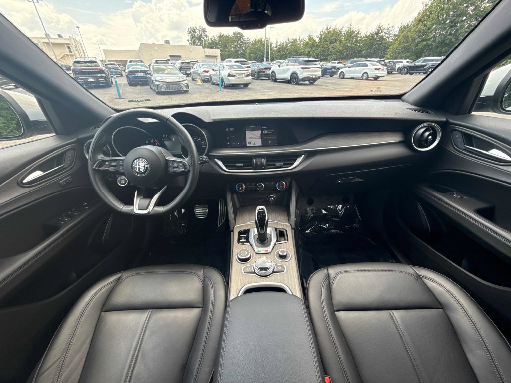 Used 2023 Alfa Romeo Stelvio Ti AWD/4WD image 13