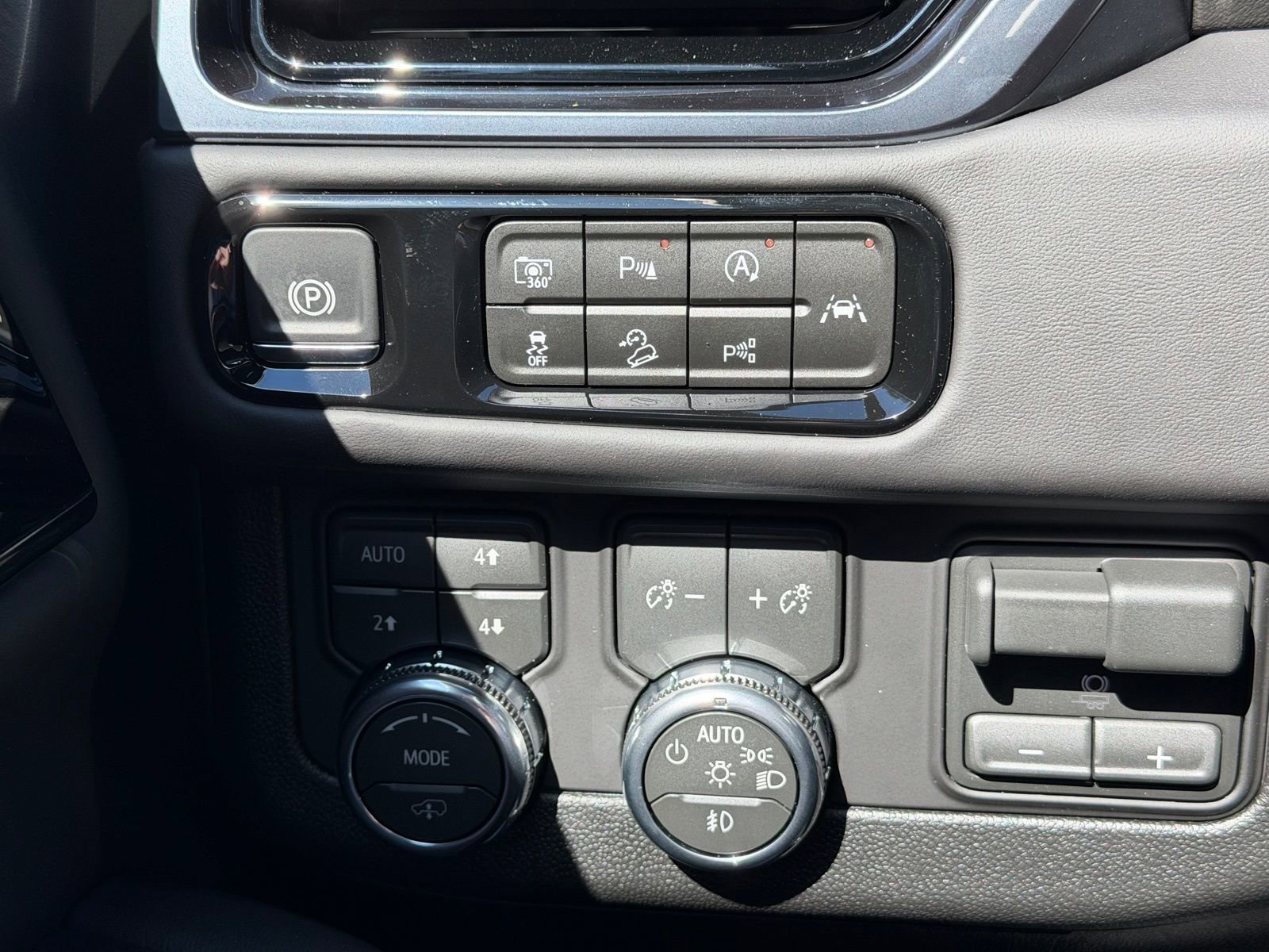 New 2026 GMC Yukon XL AT4 Ultimate image 12