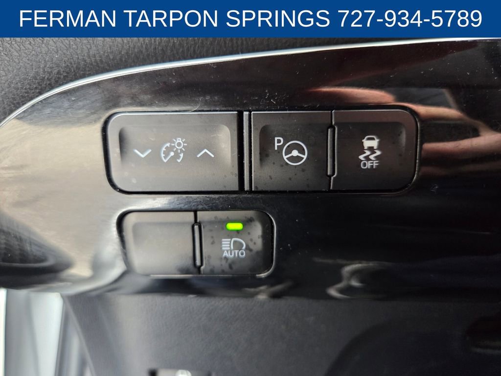 Used 2018 Toyota Prius Four Touring image 22