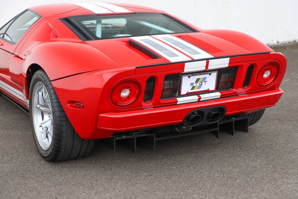 Used 2006 Ford GT RWD image 25