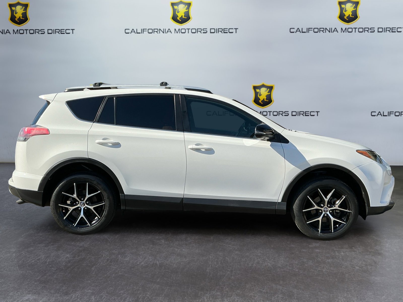 Used 2016 Toyota RAV4 SE w/ Advanced Technology Package image 4
