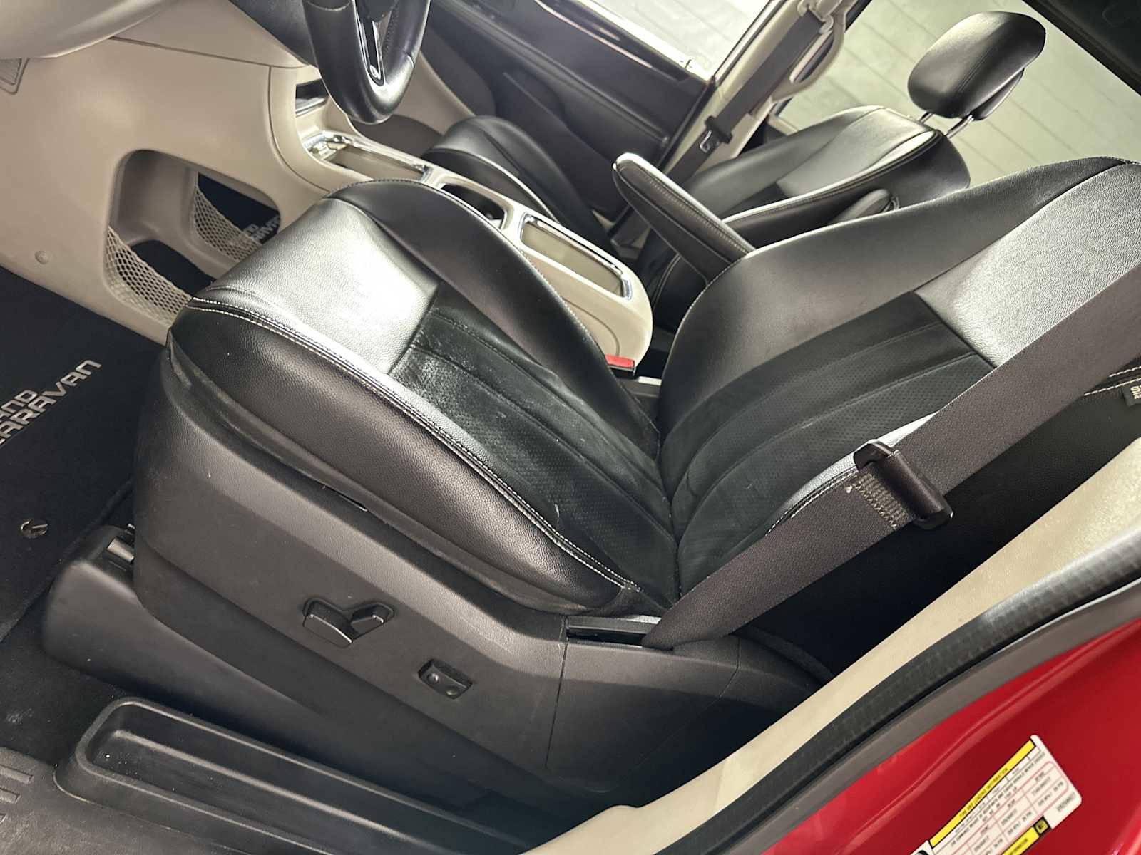 Used 2014 Dodge Grand Caravan SXT FWD image 11