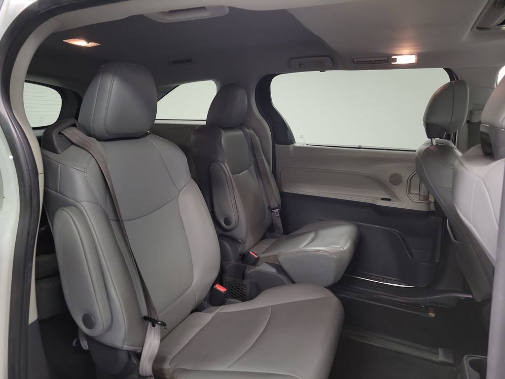 Used 2021 Toyota Sienna XLE image 21