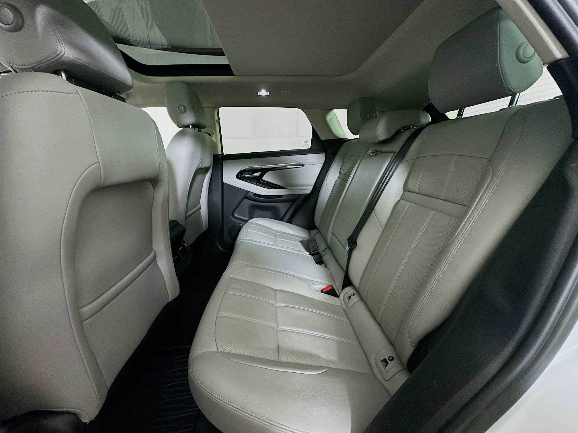 Used 2023 Land Rover Range Rover Evoque S image 29