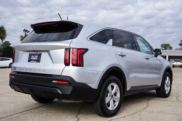 Used 2022 Kia Sorento LX image 4