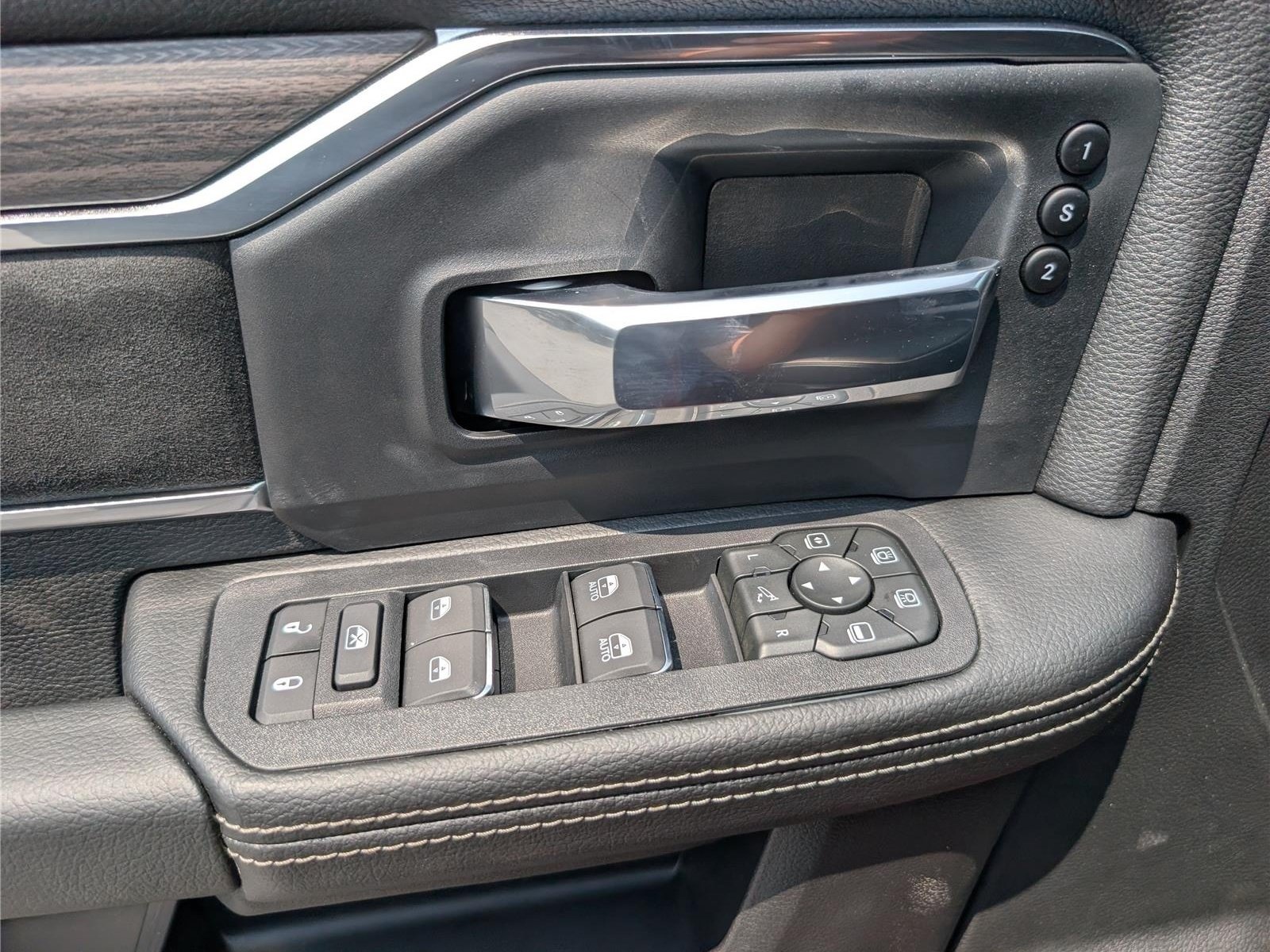 New 2026 RAM 2500 Laramie AWD/4WD image 17
