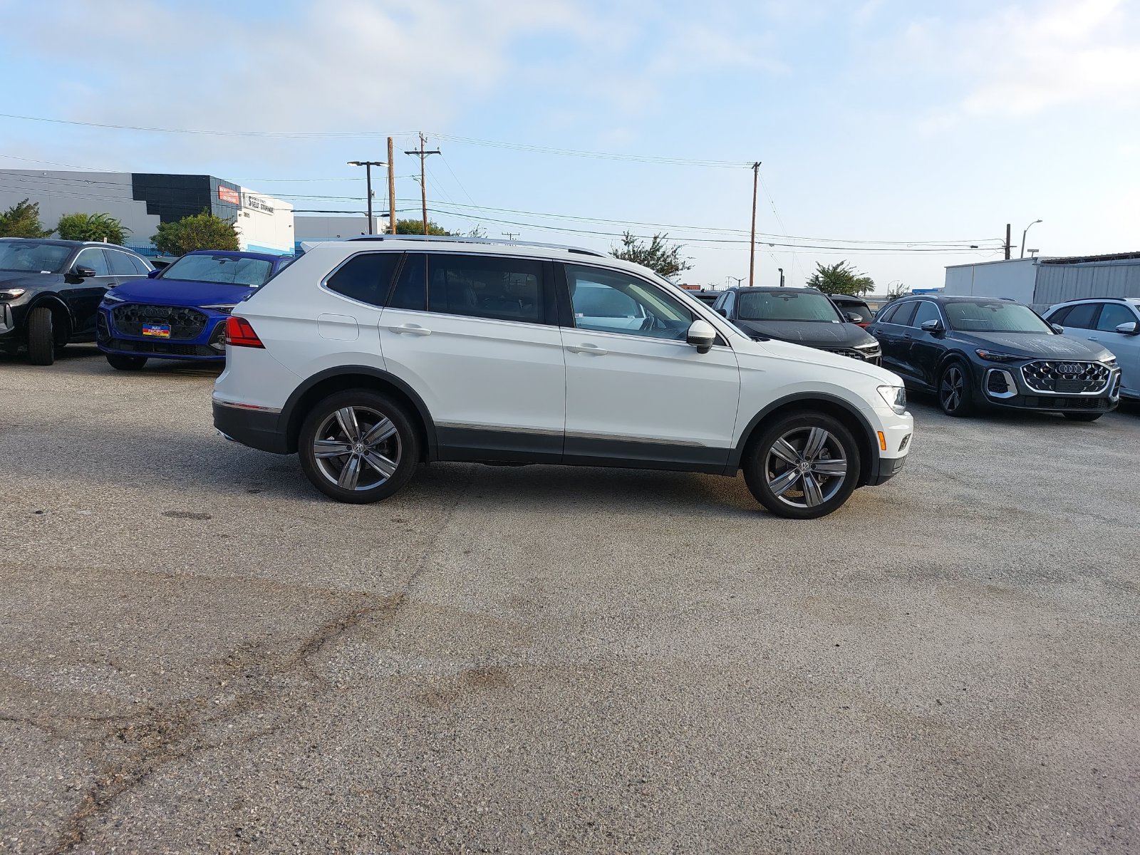 Used 2021 Volkswagen Tiguan SEL AWD/4WD image 4
