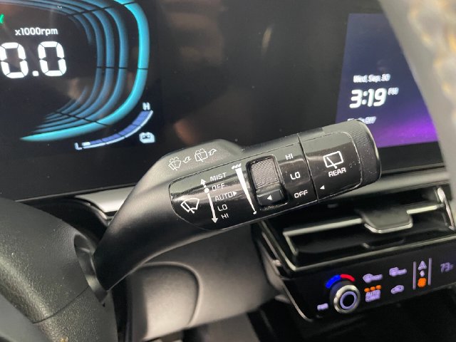 Certified 2023 Kia Niro EX w/ EX Cold Weather Package FWD image 12