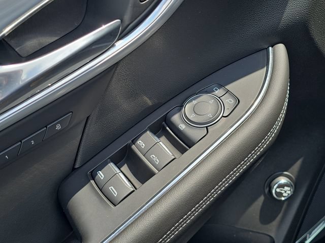 Used 2025 Buick Envision Avenir AWD/4WD image 9