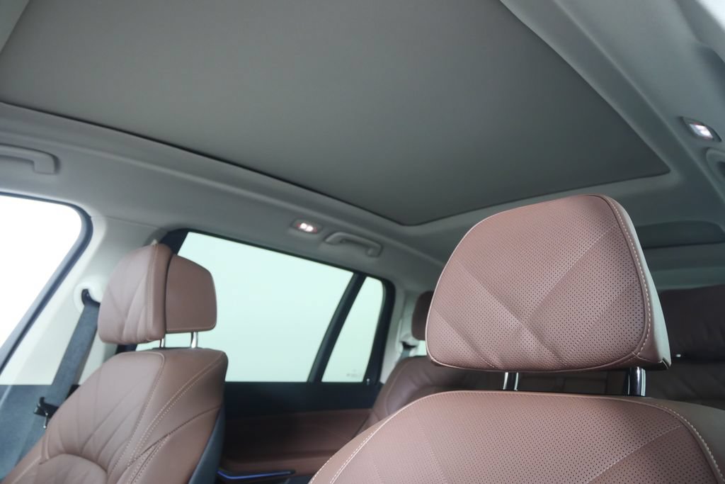 Used 2026 BMW X7 xDrive40i AWD/4WD image 11