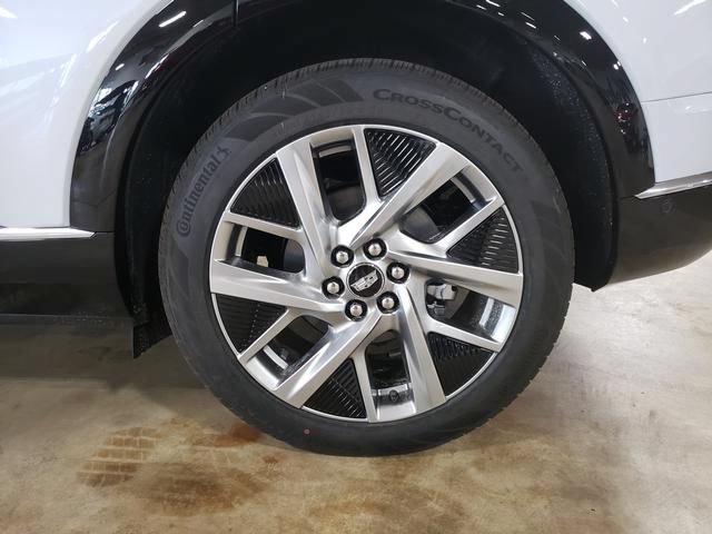 New 2027 Cadillac Optiq Premium Luxury w/ LPO, Floor Liner Package AWD/4WD image 27