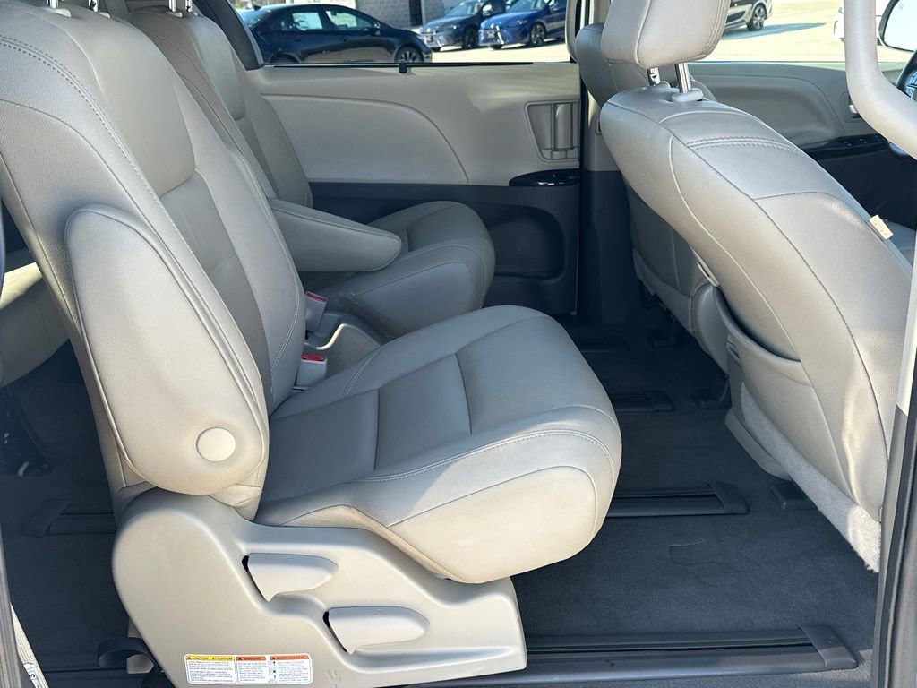 Used 2020 Toyota Sienna XLE Premium image 14