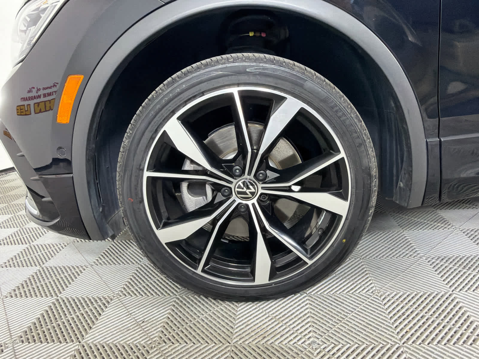 Used 2024 Volkswagen Tiguan SEL R-Line image 10