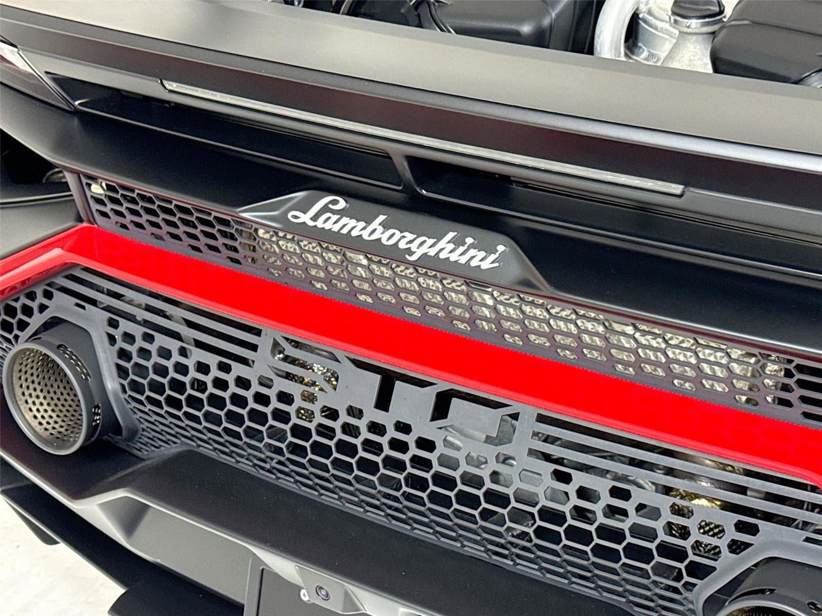 Used 2022 Lamborghini Huracan STO RWD image 37
