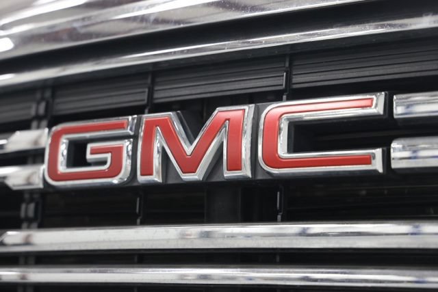 Used 2023 GMC Acadia SLT AWD/4WD image 4