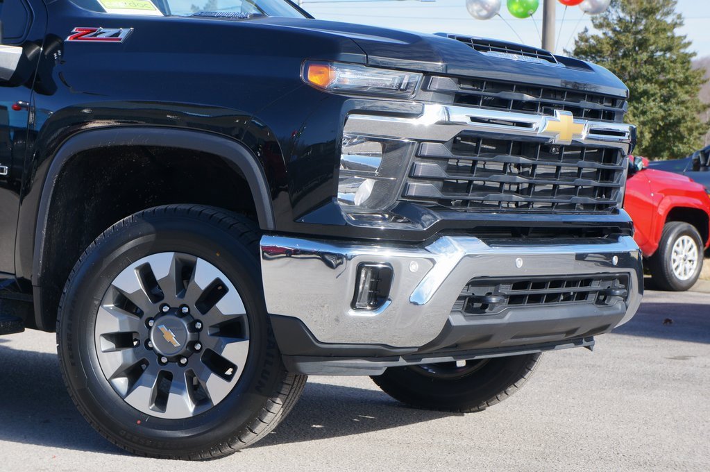 Used 2025 Chevrolet Silverado 2500 LT w/ All Star Edition image 3