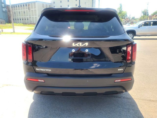 Used 2023 Kia Sorento LX AWD/4WD image 8