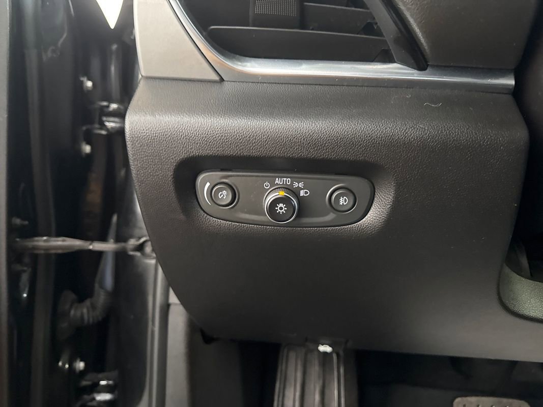 Used 2018 Chevrolet Traverse LT AWD/4WD image 11