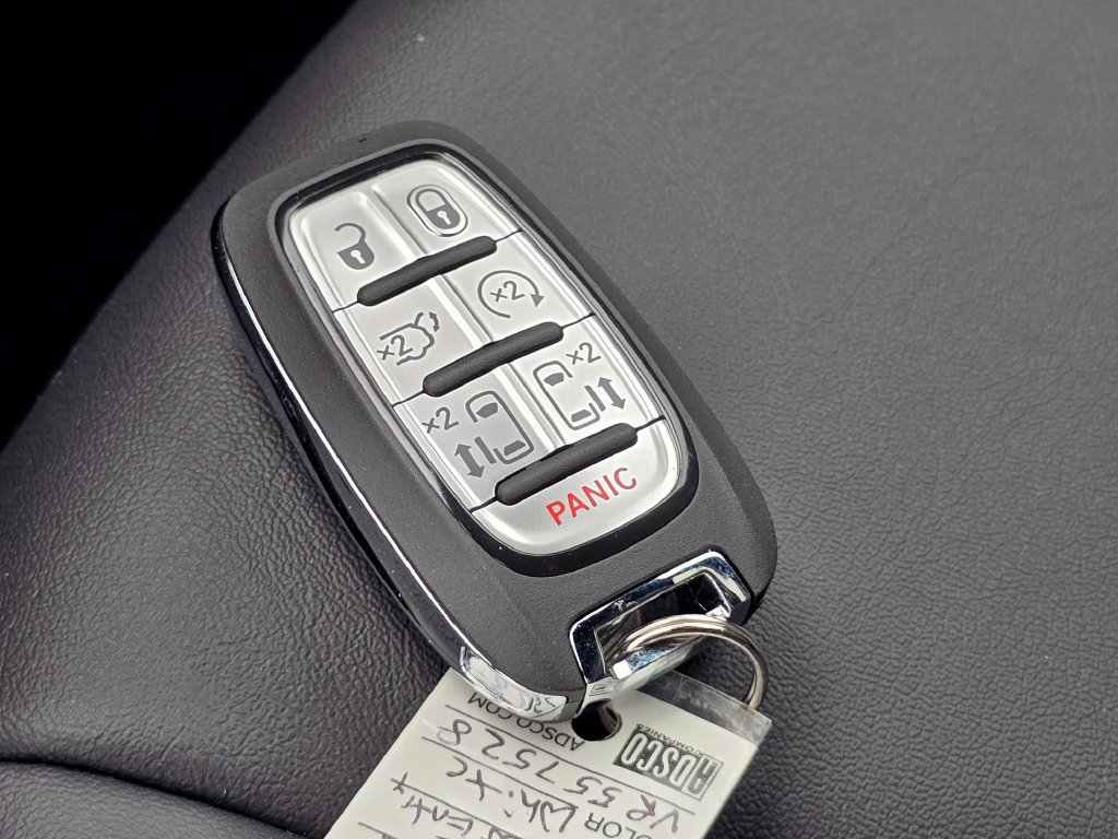 Used 2027 Chrysler Pacifica Select w/ S Appearance Package FWD image 34