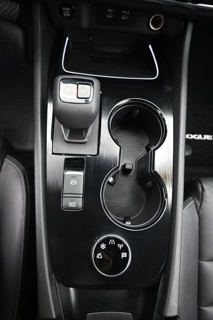 Used 2025 Nissan Rogue SL AWD/4WD image 23