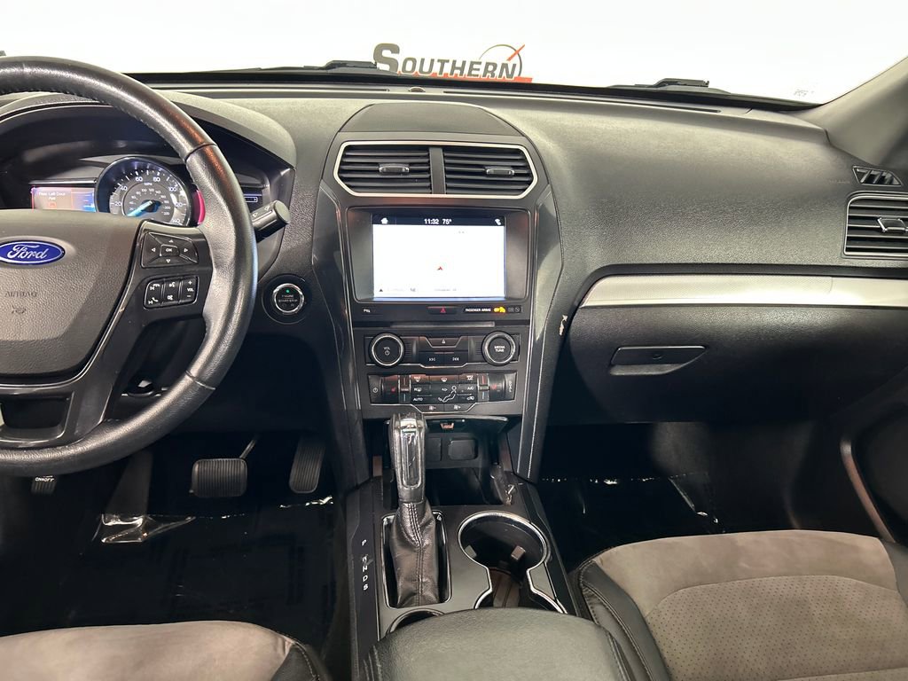 Used 2017 Ford Explorer XLT w/ Equipment Group 202A image 19