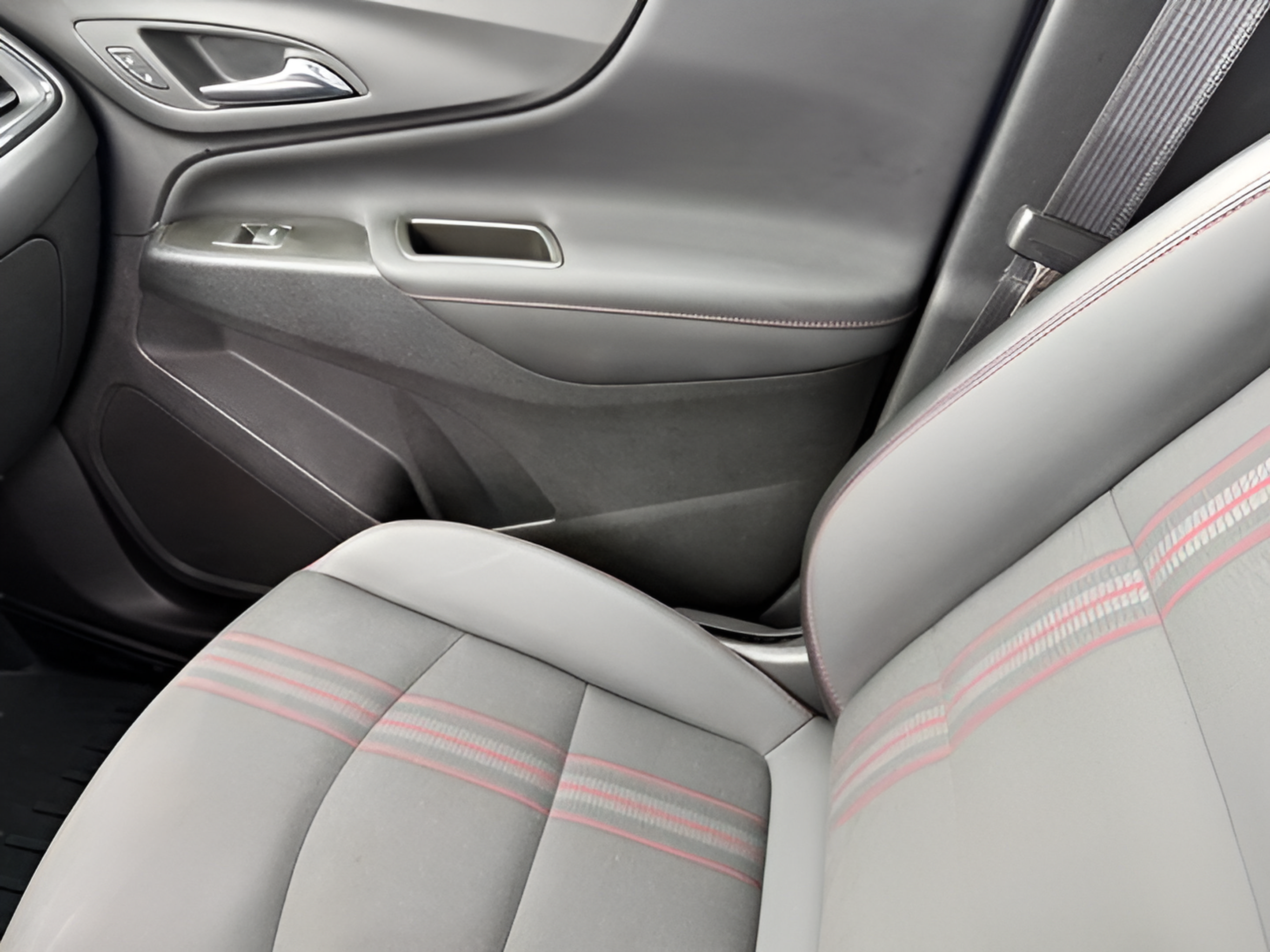 Used 2023 Chevrolet Equinox RS FWD image 28