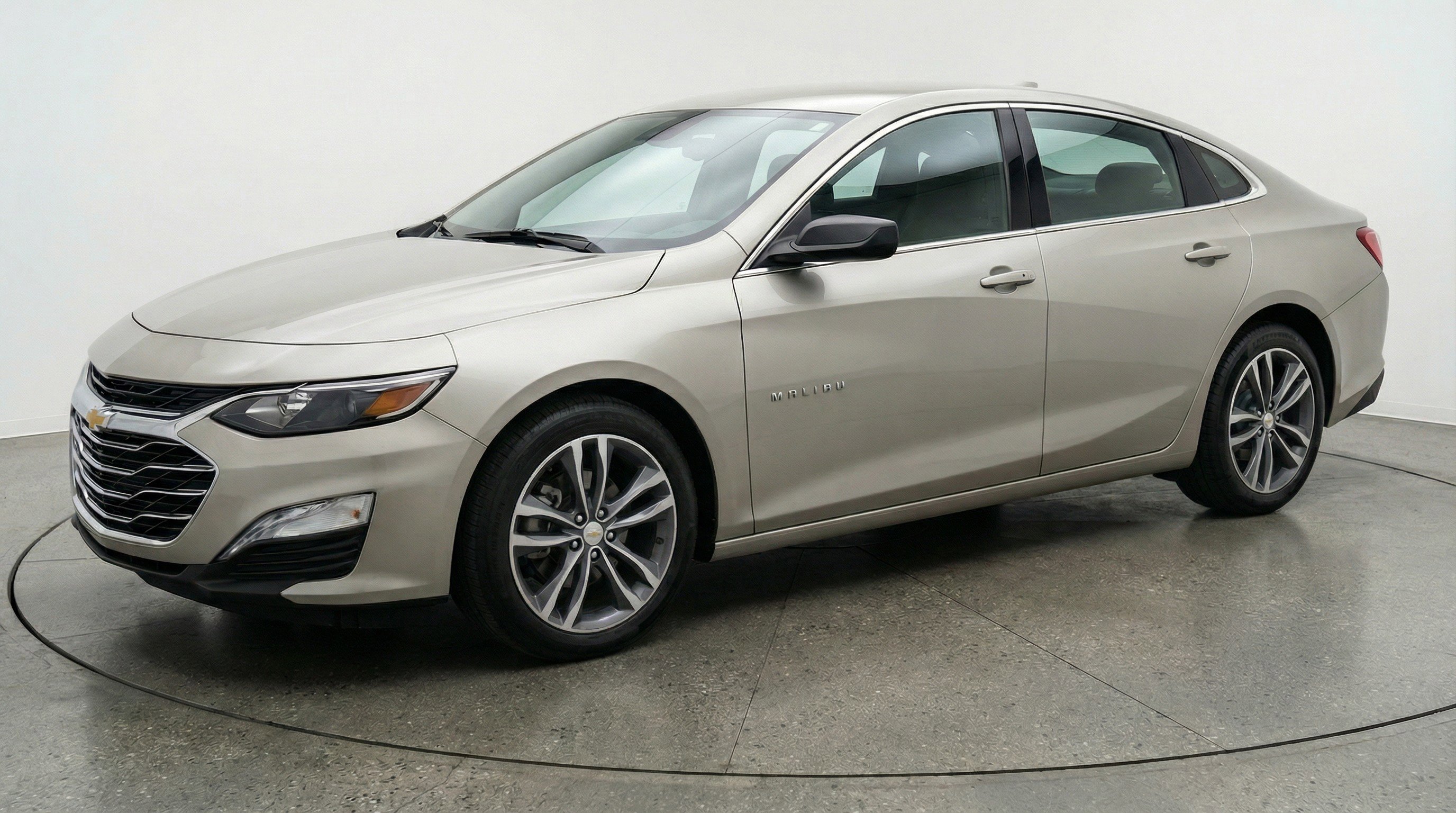Used 2024 Chevrolet Malibu LT FWD image 3