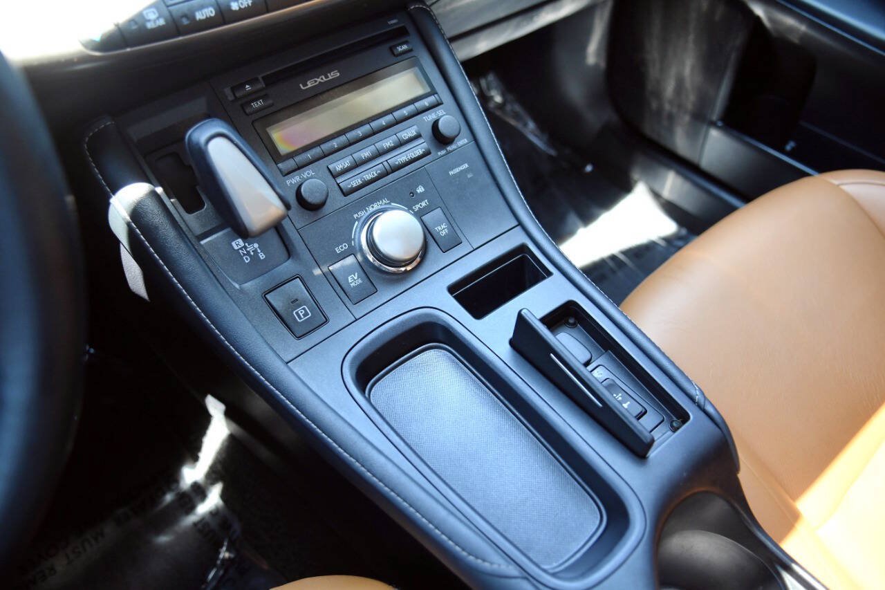 Used 2015 Lexus CT 200h FWD image 29